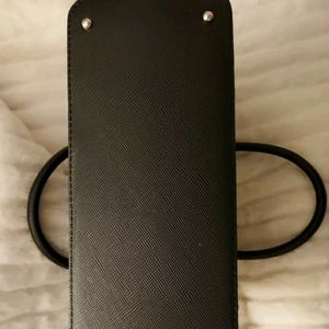 Black Guess hand bag